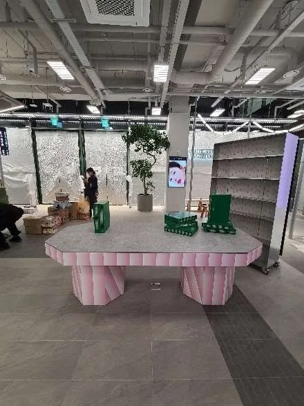 올리브영 성수동 플래그십 시공 사진 2